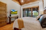 Copperline Lodge - Entry Level Master King Bedroom Suite